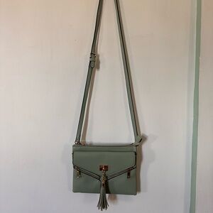 Sleek Green Crossbody Bag